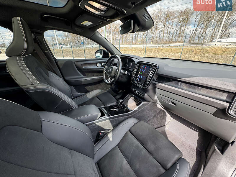 Внедорожник / Кроссовер Volvo XC40 2023 в Ровно