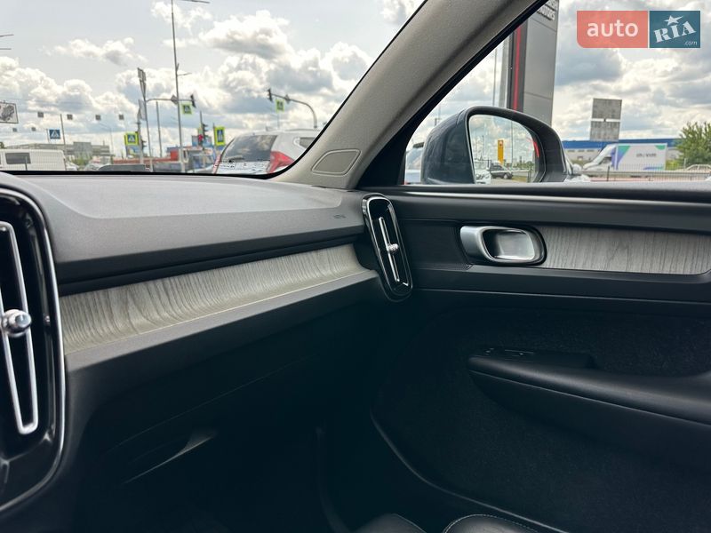 Внедорожник / Кроссовер Volvo XC40 2019 в Киеве