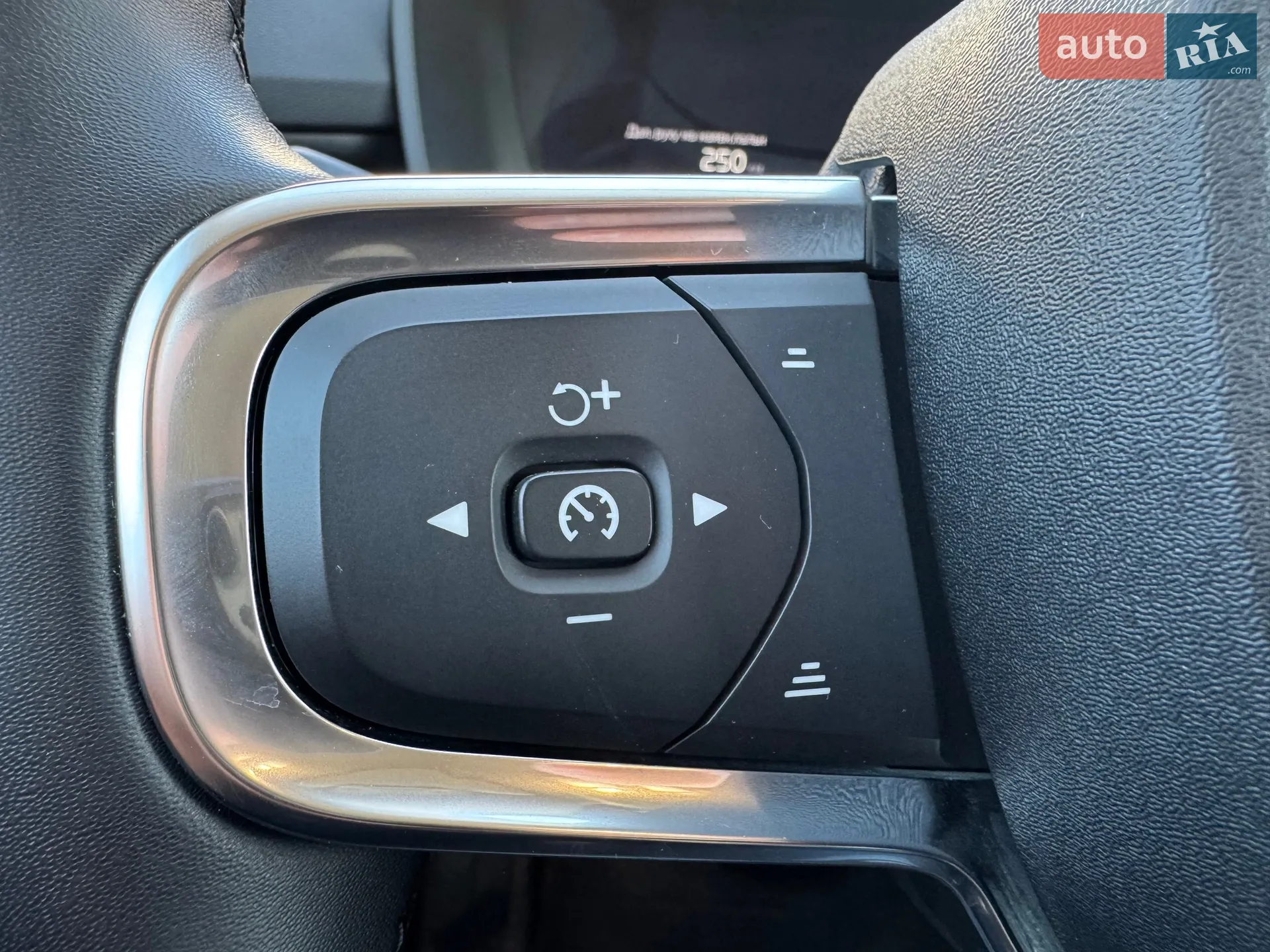 Volvo XC40 2024 VIN YV1XZK8V8S2481889 фото оголошення 32 з 70