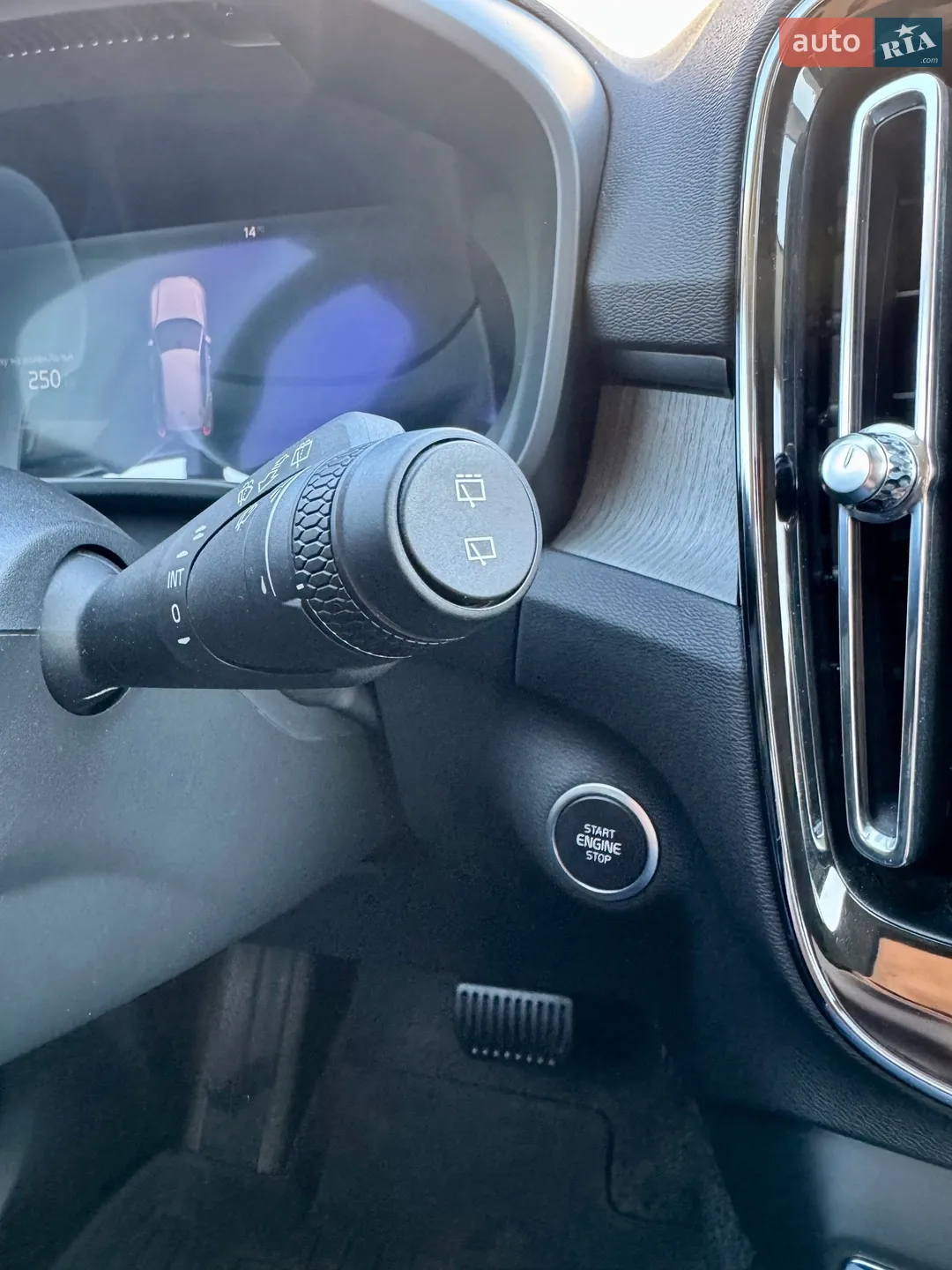 Volvo XC40 2024 VIN YV1XZK8V8S2481889 фото оголошення 34 з 70
