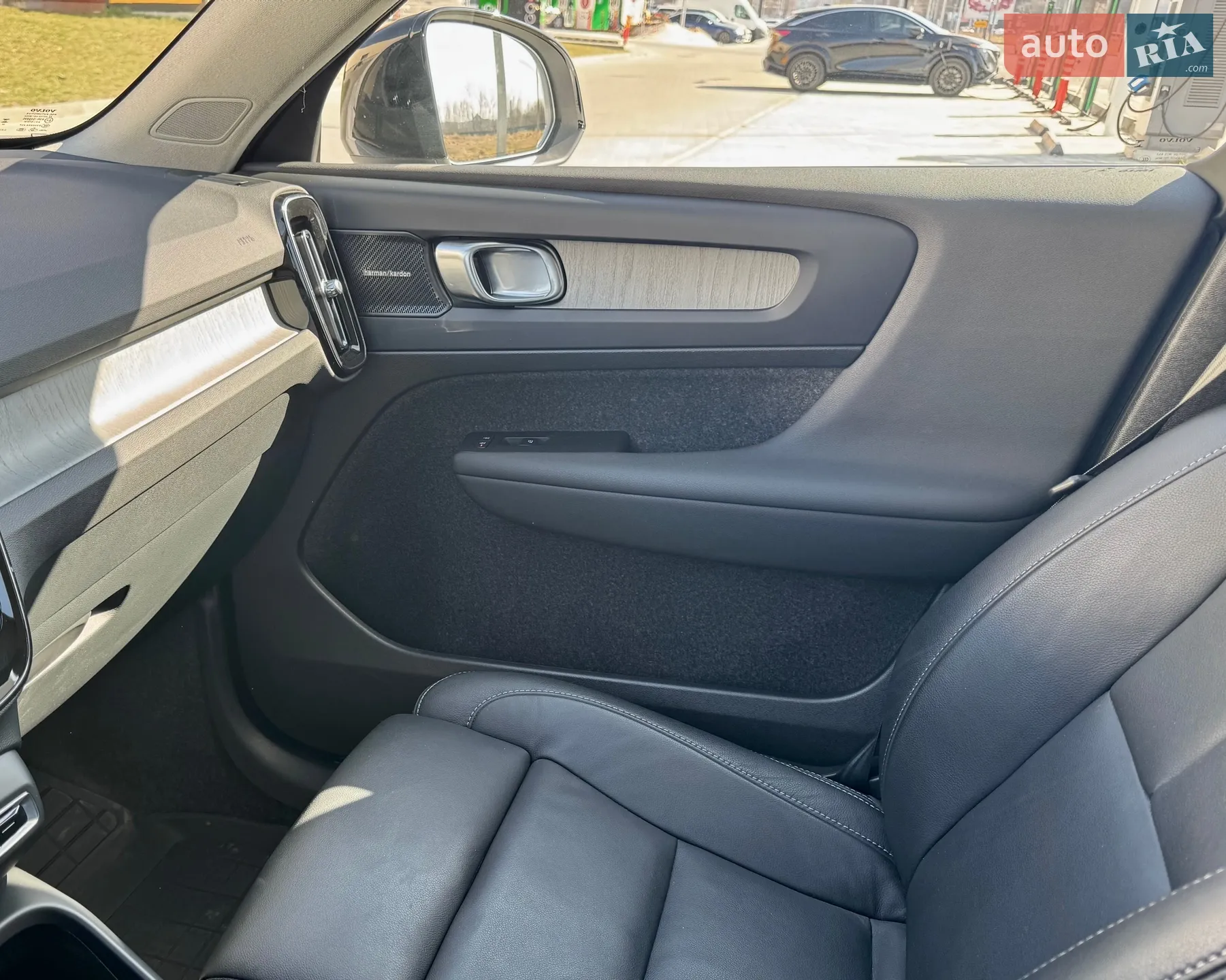 Volvo XC40 2024 VIN YV1XZK8V8S2481889 фото оголошення 38 з 70