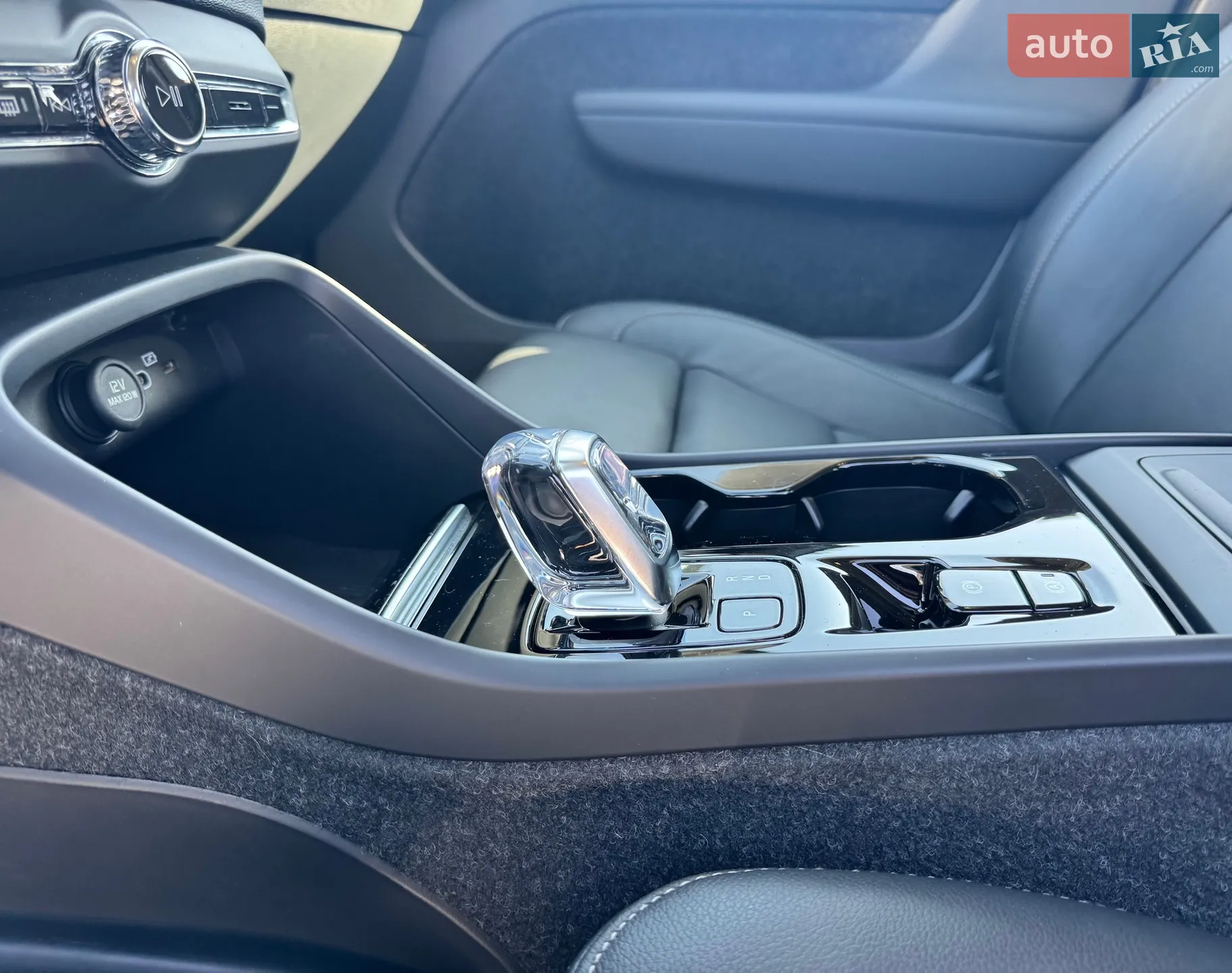 Volvo XC40 2024 VIN YV1XZK8V8S2481889 фото оголошення 43 з 70