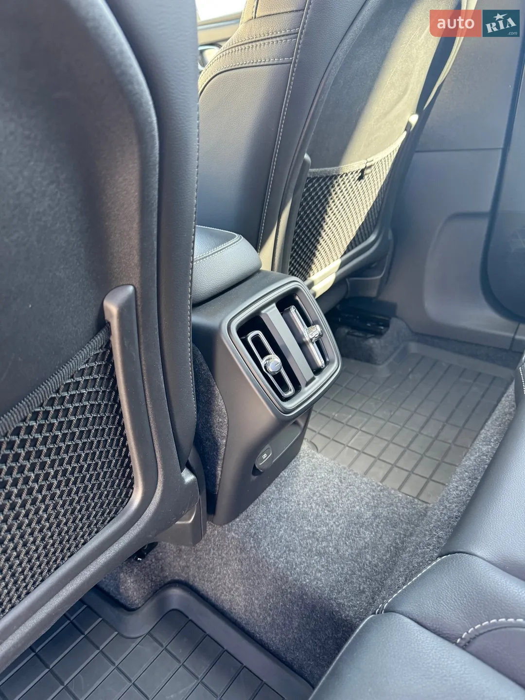 Volvo XC40 2024 VIN YV1XZK8V8S2481889 фото оголошення 45 з 70