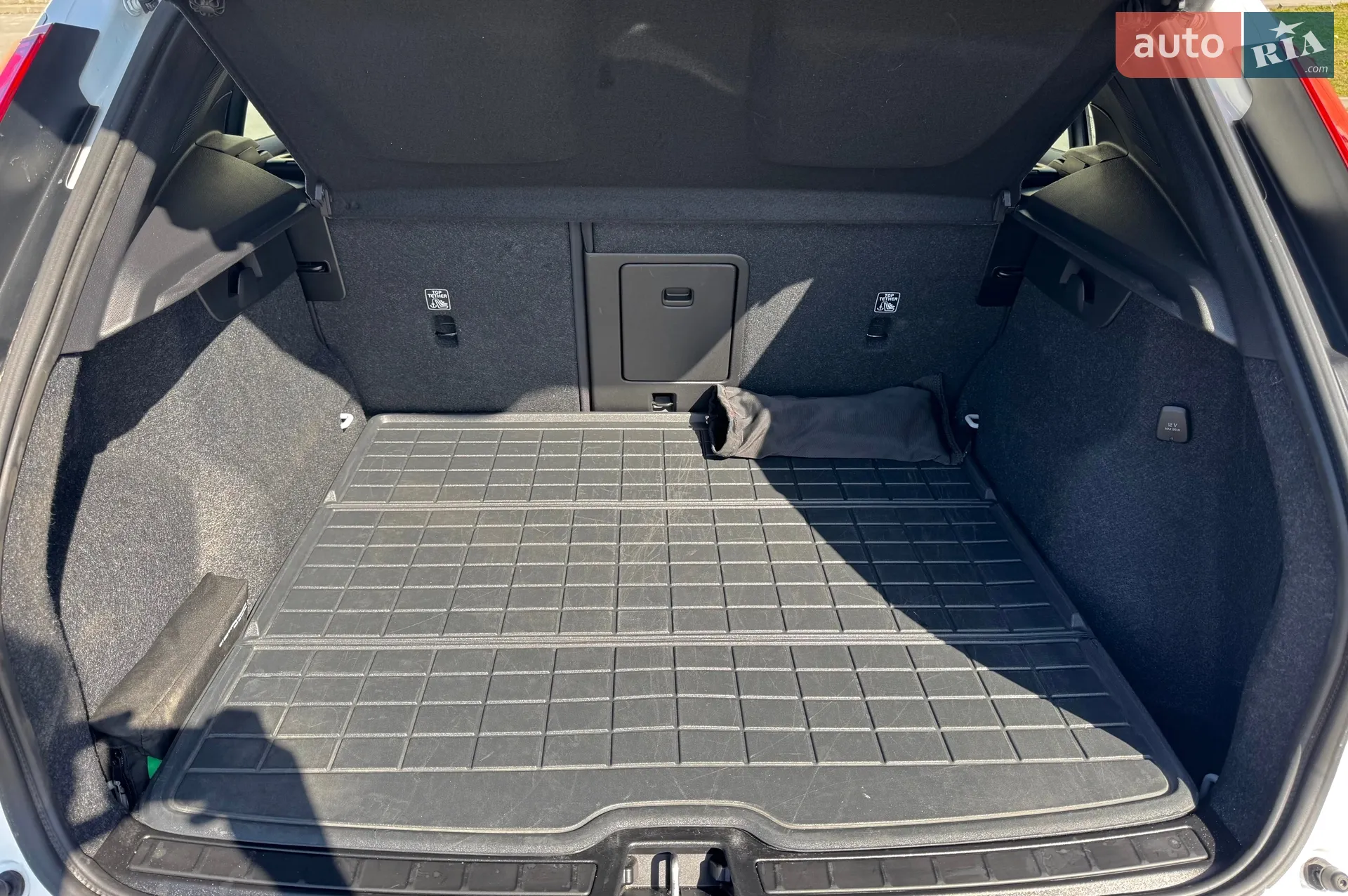 Volvo XC40 2024 VIN YV1XZK8V8S2481889 фото оголошення 52 з 70