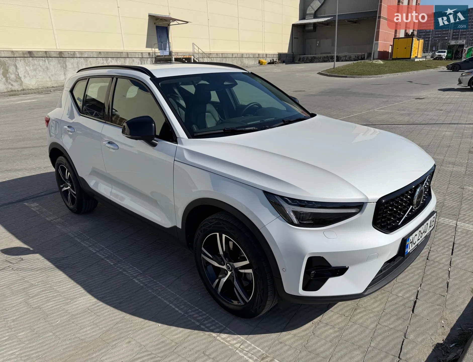 Volvo XC40 2024 VIN YV1XZK8V8S2481889 фото оголошення 2 з 70