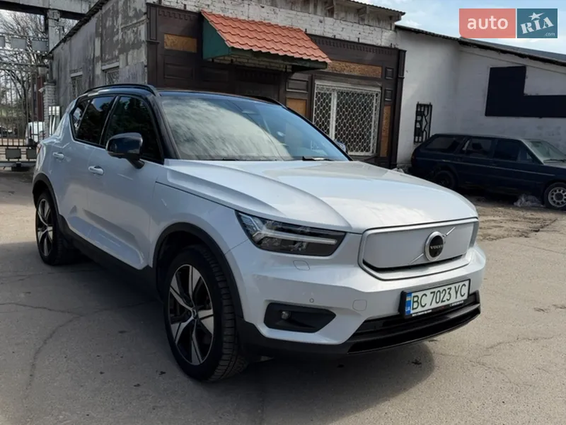 Volvo XC40 2020 VIN YV1XZEDVEM2470819 фото оголошення 3 з 39