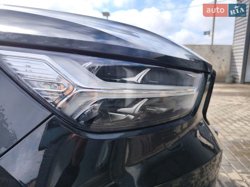 Позашляховик / Кросовер Volvo XC40 2021 в Лозовій