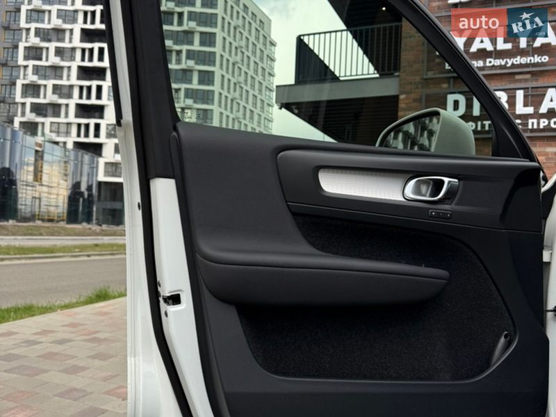 Позашляховик / Кросовер Volvo XC40 2019 в Києві фото 13 Позашляховик / Кросовер Volvo XC40 2019 в Києві