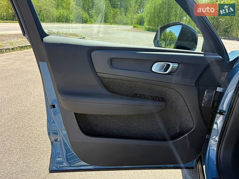 Внедорожник / Кроссовер Volvo XC40 2023 в Ковеле