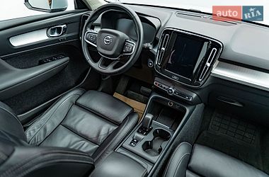 Внедорожник / Кроссовер Volvo XC40 2021 в Киеве