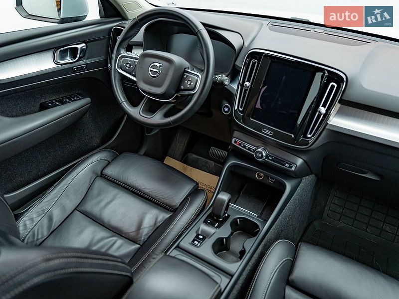 Внедорожник / Кроссовер Volvo XC40 2021 в Киеве