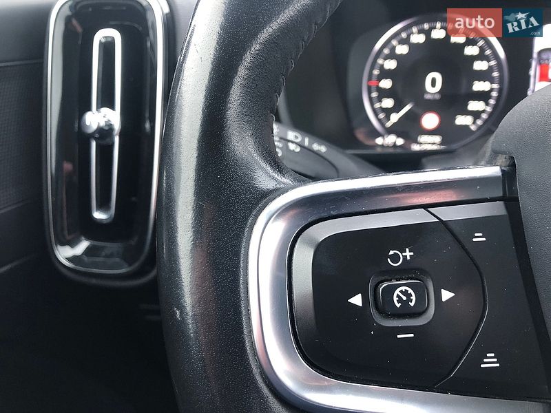 Внедорожник / Кроссовер Volvo XC40 2020 в Ровно