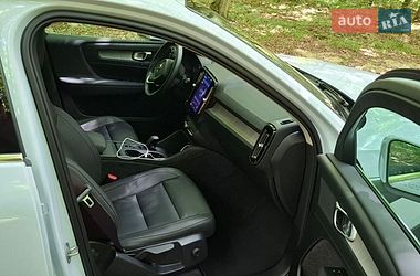 Внедорожник / Кроссовер Volvo XC40 2025 в Львове