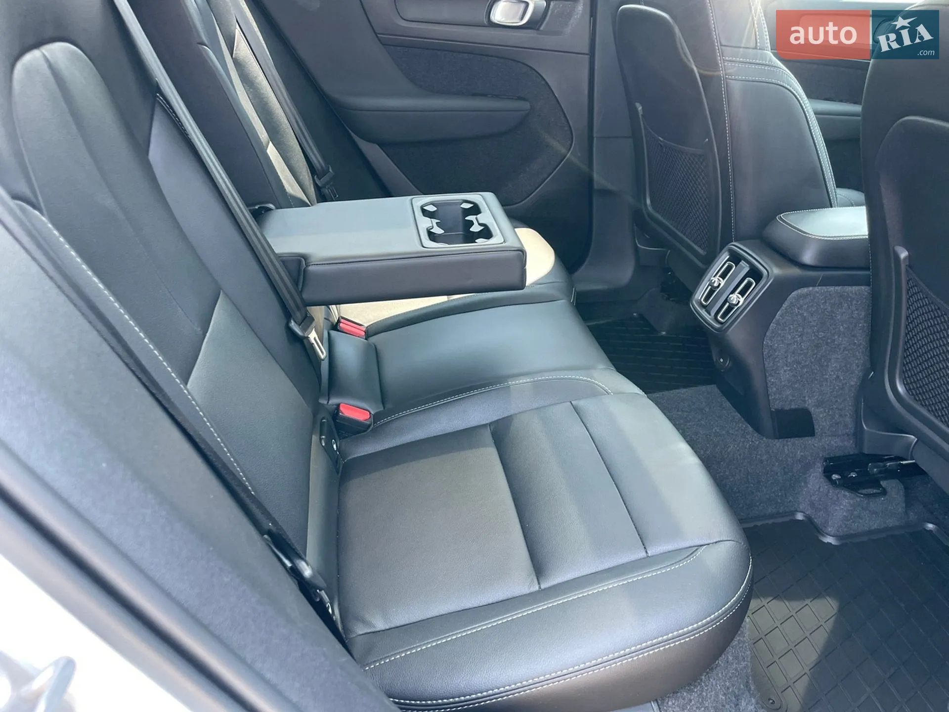 2024 Volvo XC40 - мініатюра 32