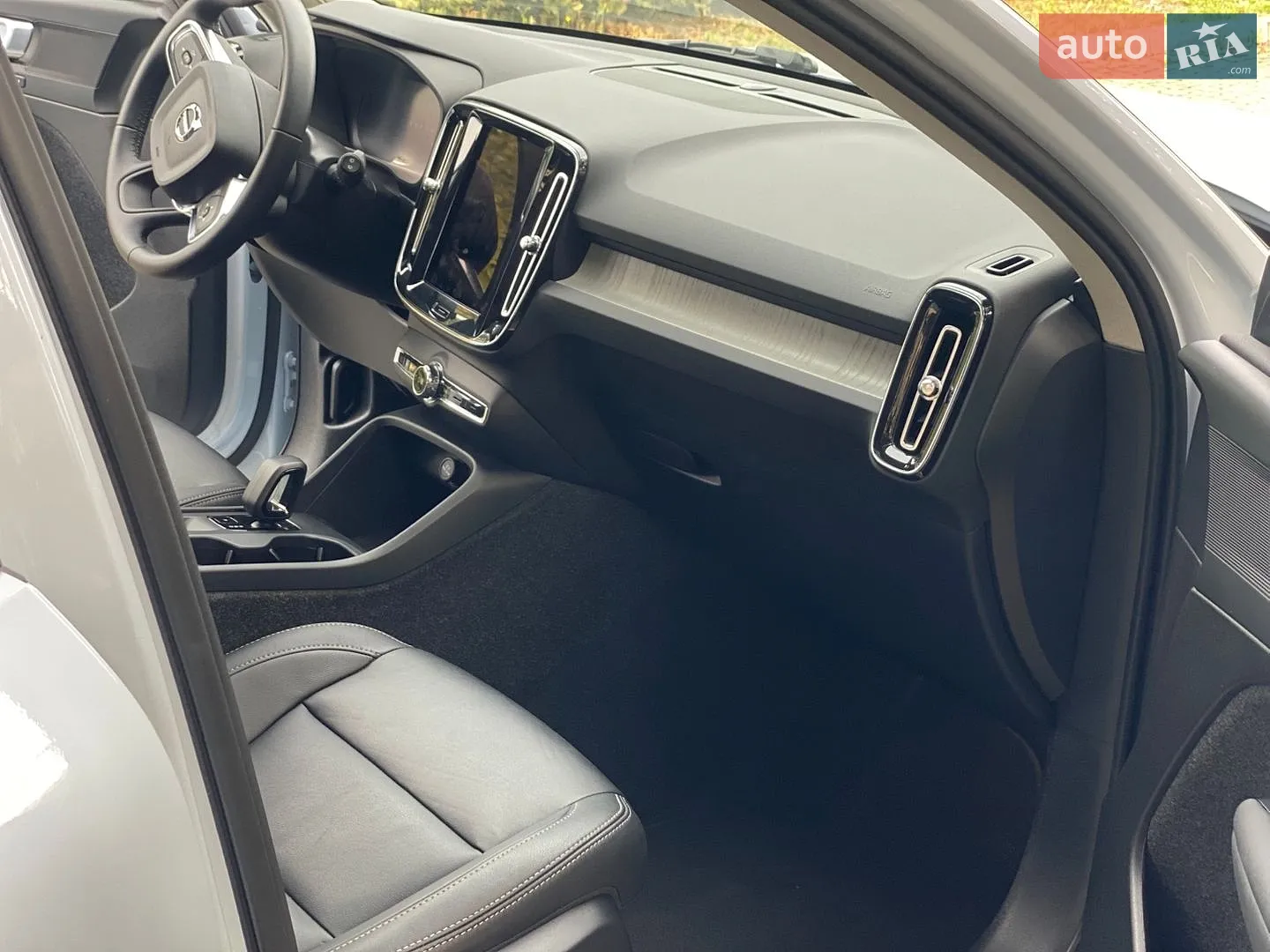 2025 Volvo XC40 - мініатюра 20
