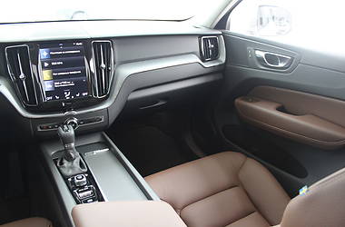 Внедорожник / Кроссовер Volvo XC60 2019 в Киеве