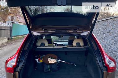 Позашляховик / Кросовер Volvo XC60 2012 в 