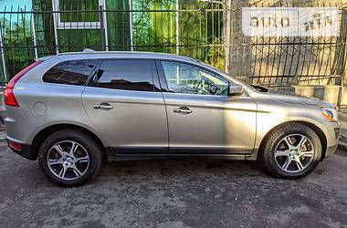 Позашляховик / Кросовер Volvo XC60 2011 в 
