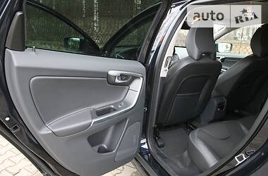 Внедорожник / Кроссовер Volvo XC60 2015 в 