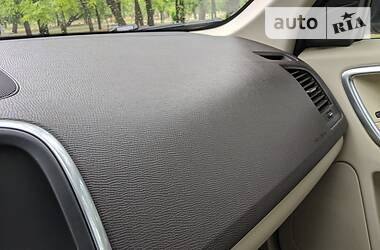 Позашляховик / Кросовер Volvo XC60 2011 в 
