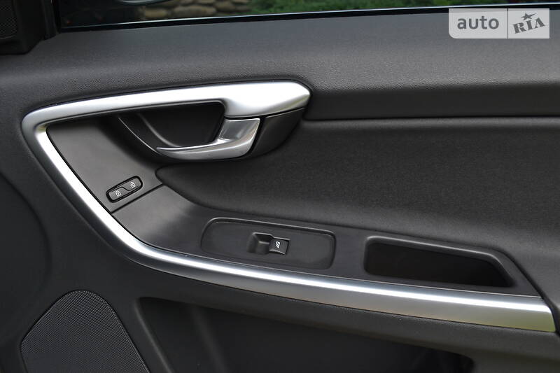 Позашляховик / Кросовер Volvo XC60 2011 в Луцьку