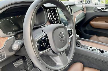 Внедорожник / Кроссовер Volvo XC60 2019 в 
