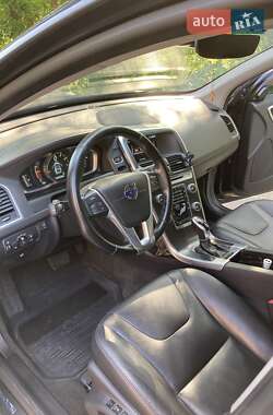 Позашляховик / Кросовер Volvo XC60 2015 в 