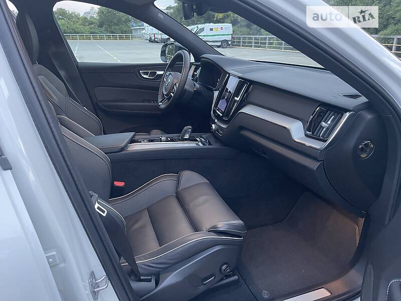 Внедорожник / Кроссовер Volvo XC60 2021 в Одессе
