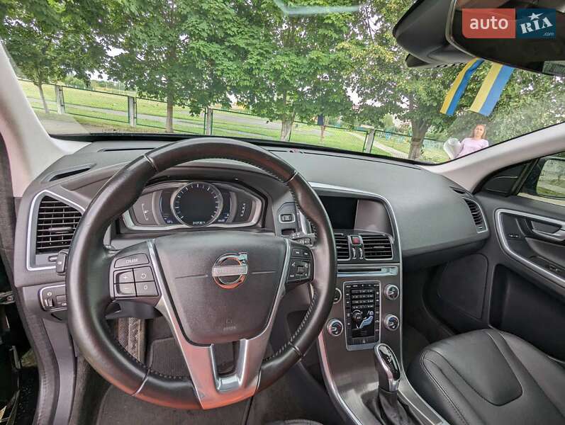Внедорожник / Кроссовер Volvo XC60 2015 в Нетешине