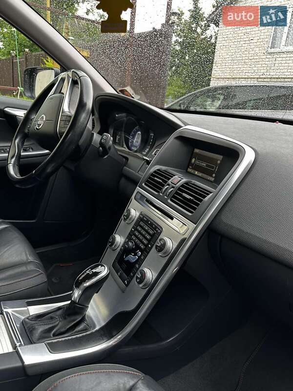 Внедорожник / Кроссовер Volvo XC60 2015 в Киеве