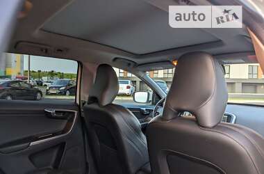Внедорожник / Кроссовер Volvo XC60 2016 в 