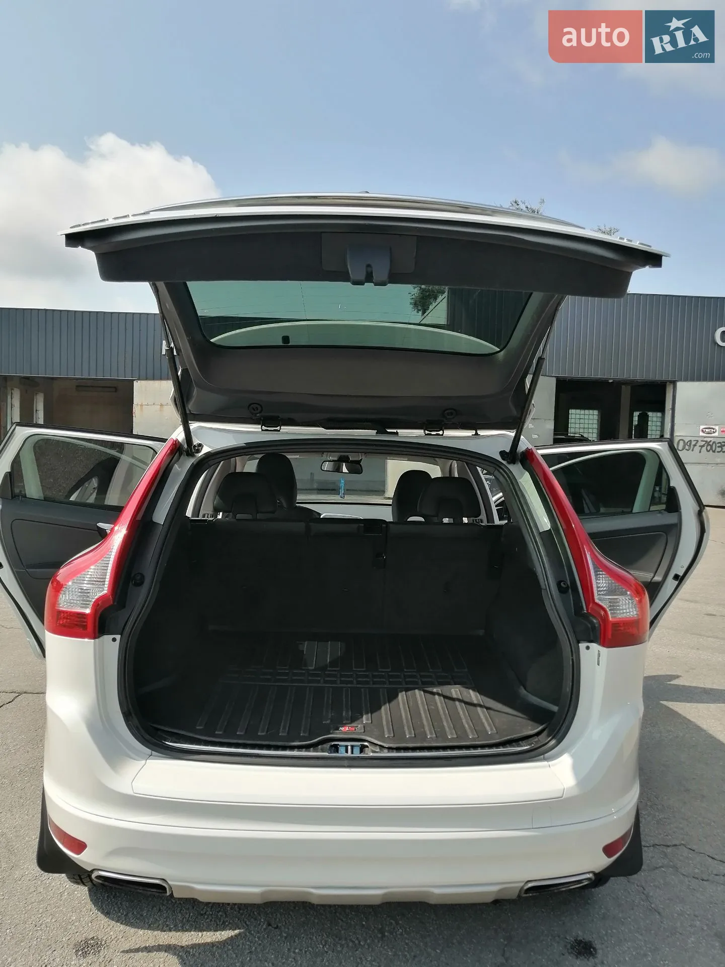 2017 Volvo XC60 - мініатюра 18