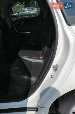Внедорожник / Кроссовер Volvo XC60 2017 в 