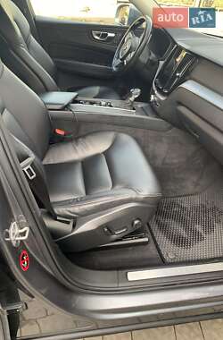 Внедорожник / Кроссовер Volvo XC60 2017 в 