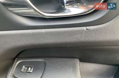 Внедорожник / Кроссовер Volvo XC60 2017 в 