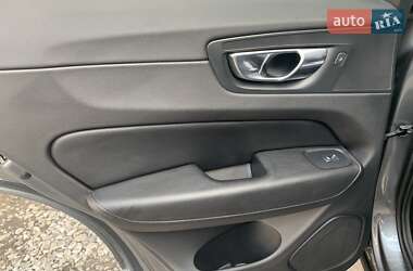 Внедорожник / Кроссовер Volvo XC60 2017 в 