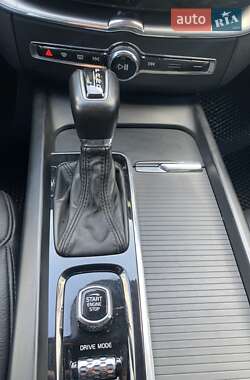 Внедорожник / Кроссовер Volvo XC60 2017 в 