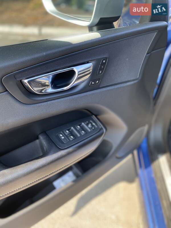 Внедорожник / Кроссовер Volvo XC60 2018 в Киеве