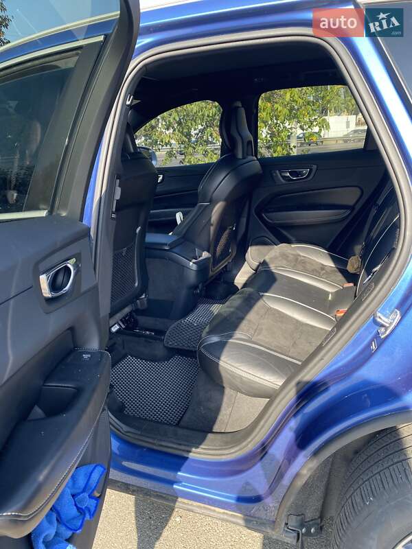 Внедорожник / Кроссовер Volvo XC60 2018 в Киеве