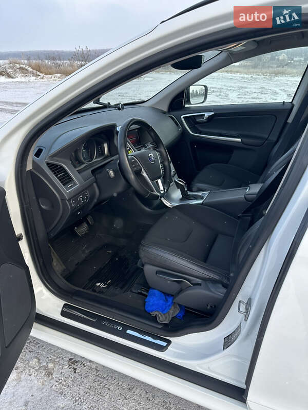 Внедорожник / Кроссовер Volvo XC60 2017 в Баре