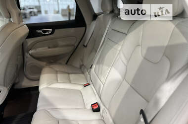 Внедорожник / Кроссовер Volvo XC60 2017 в 