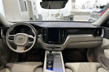 Внедорожник / Кроссовер Volvo XC60 2017 в 
