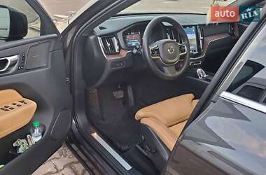 Внедорожник / Кроссовер Volvo XC60 2023 в 