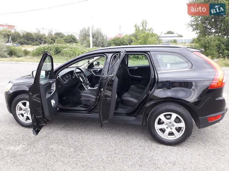 Внедорожник / Кроссовер Volvo XC60 2012 в Черновцах