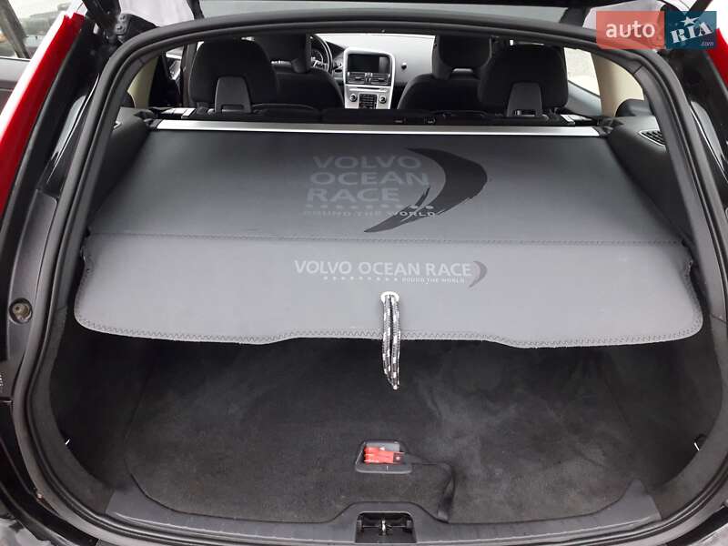 Внедорожник / Кроссовер Volvo XC60 2012 в Черновцах