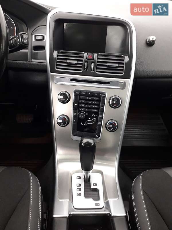 Внедорожник / Кроссовер Volvo XC60 2012 в Черновцах