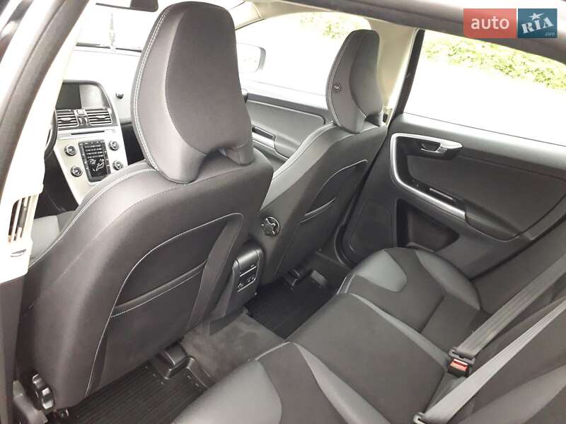 Внедорожник / Кроссовер Volvo XC60 2012 в Черновцах