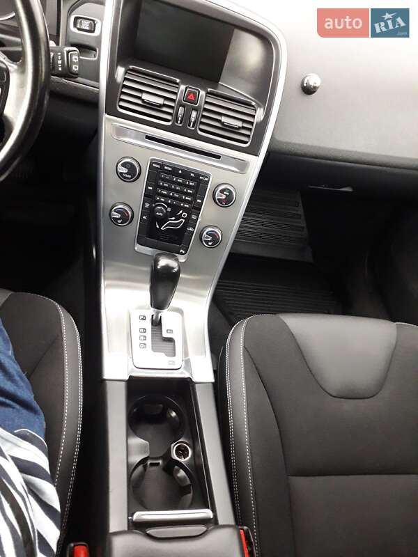 Внедорожник / Кроссовер Volvo XC60 2012 в Черновцах