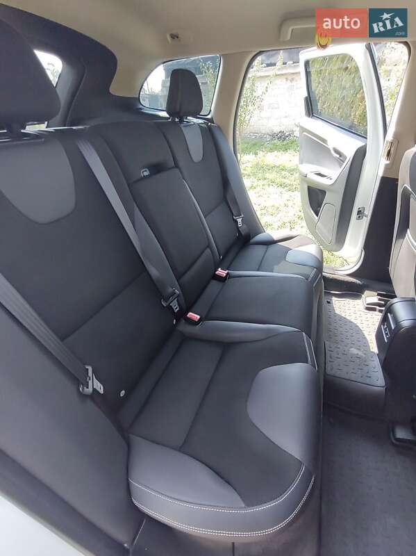 Внедорожник / Кроссовер Volvo XC60 2011 в Первомайске