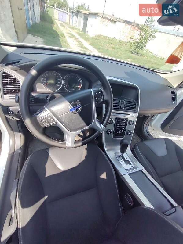 Внедорожник / Кроссовер Volvo XC60 2011 в Первомайске